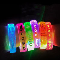 Bracelet lumineux LED fluorescent personnalisé qui brille dans le noir, accessoires de fête néon, accessoires d'ambiance pour concerts, accessoires de soutien lumineux