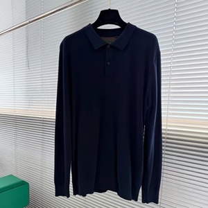 Pull en laine Piana bleu marine vintage ajusté à manches longues et col en V pour homme, style décontracté et élégant Loro Luxury. - Product Image 5