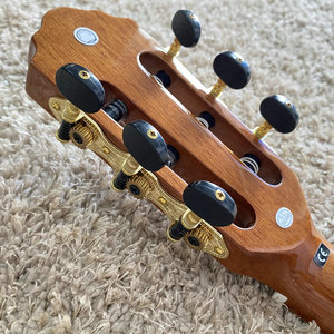 Guitarra Española Asequible HC504-4/4 3/4 1/2 Cuerdas de Nailon Estilo Cedro Caoba Acabado Brillante Promoción de Alto Valor - Product Image 4