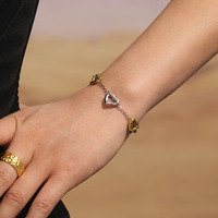Bracelet minimaliste romantique en acier inoxydable hypoallergénique plaqué or, creux, en forme de cœur, pour femmes