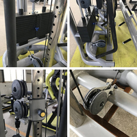 Machine de tirage vertical avec barre à poignée large et supports de cuisses rembourrés pour l'entraînement de la force dorsale dans les centres de fitness commerciaux