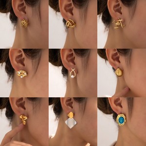 Boucles d'oreilles clous géométriques en acier inoxydable inaltérable EH153, style européen et américain, pour femme, dorées, luxe léger, mode, vente en gros - Product Image 6