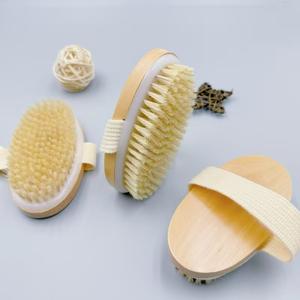 Logo personalizzato a mano ovale bagnato e secco spazzola esfoliante per il corpo pelle di cinghiale di legno e pelle secca spazzola da bagno per il massaggio - Product Image 5