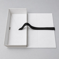 Boîte cadeau noire et or avec ouverture à clapet et ruban de présentation pour emballage de détail, vente en gros, commande personnalisée