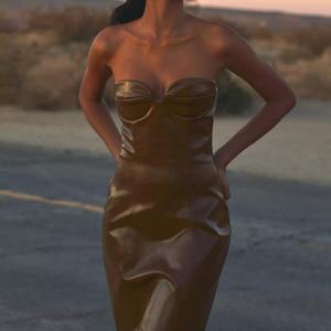 Nuevo Vestido Midi Ajustado sin Mangas con Bordado y Tirantes de Piel Sintética, Estilo 2025 - Product Image 1