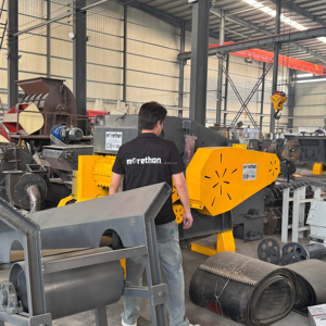 Broyeur de bois industriel avec alimentation par plaques à chaînes par <span class=keywords><strong>Morethan</strong></span> pour usine de granulés de biomasse et déchets forestiers - Product Image 3