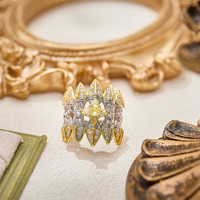 Barocker Kronenförmiger Breiter Ring Geeignet für Männer und Frauen Modischer Party-Schmuck aus Messing mit Zirkonia Großhandel