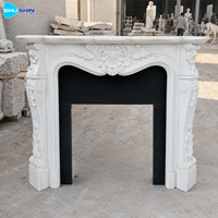 Cheminée en marbre sculptée à la main sur mesure avec motifs décoratifs pour villa de luxe – Solution de sculpture tout-en-un