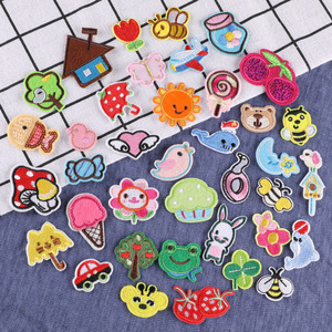Nuovo Patch Ricamato in Tessuto a Forma di Piccolo Animale (Ciliegia, Ape, Caramella) con Accessori Cartoon e Accessori per Gioielli Super Piccoli - Product Image 1