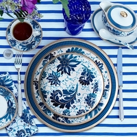 Ensemble de vaisselle en porcelaine bleue à motifs floraux, incrustation dorée, vaisselle en céramique pour une décoration de table de mariage élégante, classique et haut de gamme