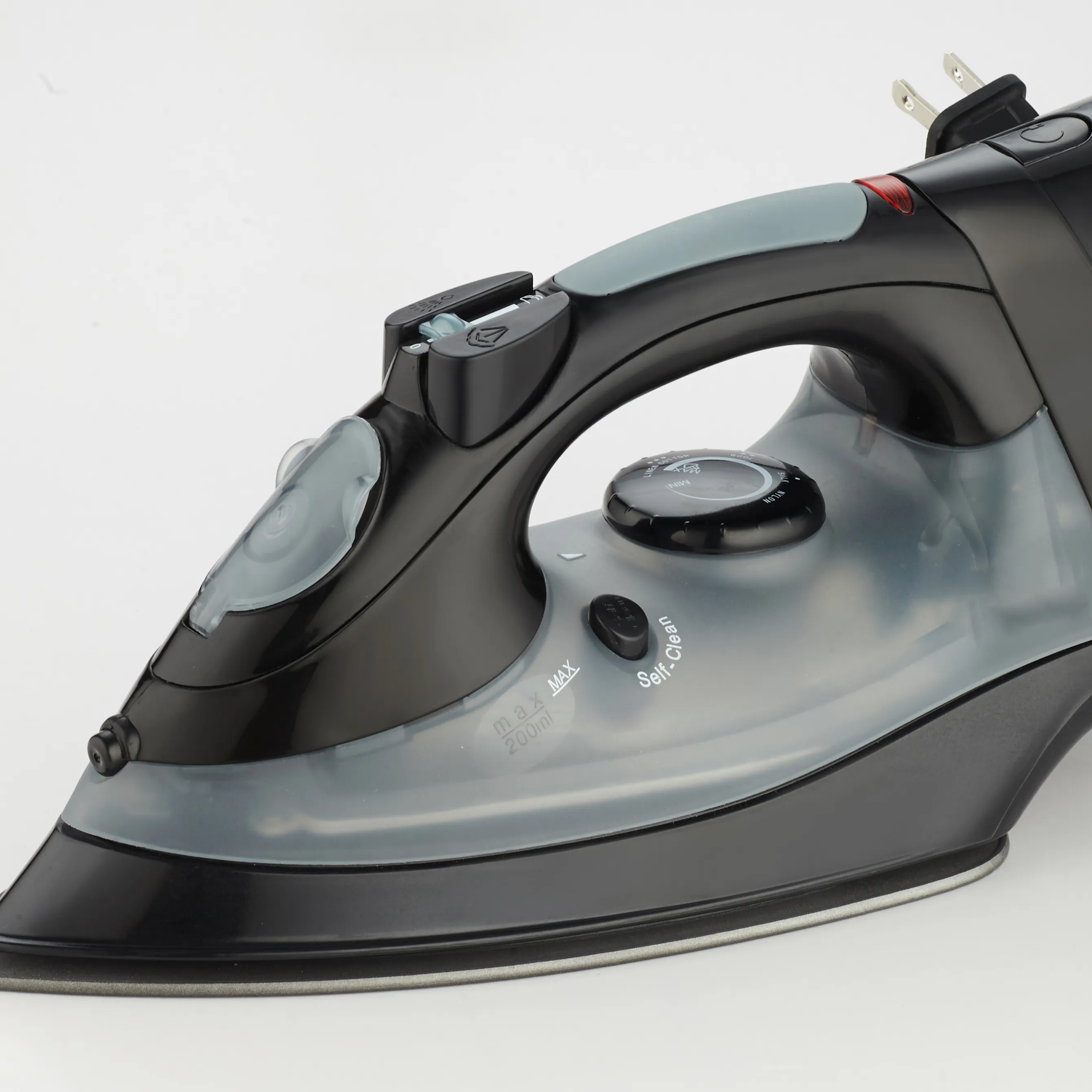 Factory direct sales black power 1200W Safety vertical electric industrial cord retractable steam iron portable