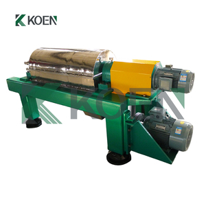 Centrifugeuse décanteuse triphasée pour la déshydratation des boues, la séparation des résidus d'huile de cuisine, le traitement des eaux usées industrielles, à moteur - Product Image 1