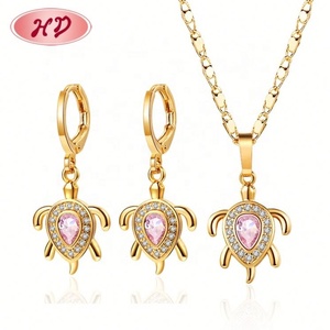 ชุดเครื่องประดับเพชรซิคอนสำหรับผู้หญิง ชุบทอง 18K ประกอบด้วยต่างหูและสร้อยคอ - Product Image 5