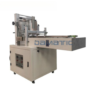 Machine <span class=keywords><strong>à</strong></span> coller les boîtes en carton semi-automatique 380V 220V avec scellage latéral pour l'emballage de mouchoirs en papier, de cadeaux et de parfums - Product Image 1