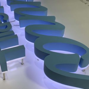 Panneaux LED d'extérieur personnalisés Mots lumineux sur métal Lettres rétroéclairées Signalisation électronique personnalisée - Product Image 3