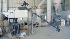Machine d'emballage automatique d'engrais agricoles, système de pesage haute précision, structure durable pour l'emballage de poudres et de granulés - Product Image 4