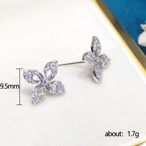 Orecchini a Perno con Cristalli e Motivi Floreali per Donne, Eleganti e Delicati per Uso Quotidiano, Accessori di Moda - Product Image 5