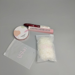 Sac à fermeture éclair coulissante givré réutilisable avec logo personnalisé, emballage plastique refermable pour vêtements, accessoires, articles de toilette avec trou - Product Image 1