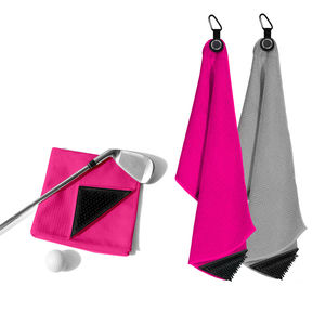 Serviette de golf magnétique avec brosse de nettoyage 2-en-1, nettoyeur de balles en microfibre gaufrée avec brosse intégrée pour clubs - Product Image 1
