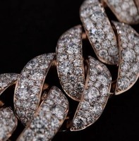 Collier chaîne cubaine en moissanite pour fiançailles, mariage et occasions spéciales, disponible au meilleur prix du marché.