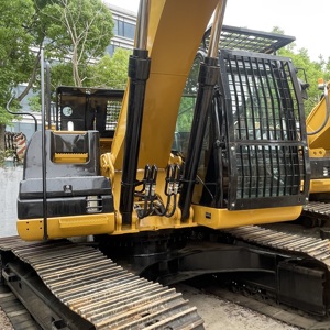 Excavatrice sur chenilles hydraulique Caterpillar d'occasion CAT 320D2L, 20 tonnes, matériel de construction - Product Image 2