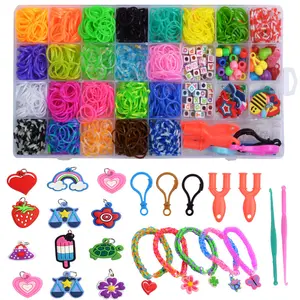 Vendita calda 32 griglie fatte a mano fai da te colore elastici braccialetto intrecciato Set giocattoli educativi per bambini