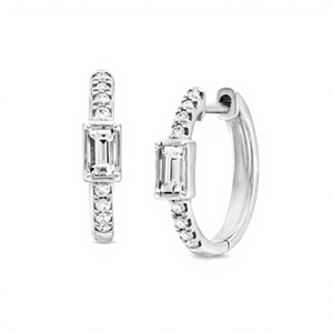 Pendientes de Aro Redondos con Diamantes y Esmeraldas Chapados en Oro de 18K y 14K, Pendientes Huggie con Acento de Bisel, Joyería para Mujer - Product Image 1