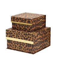 Conteneur de vêtements Design à la mode chapeau imprimé léopard boîte à chaussures en papier à fermeture magnétique Kraft cuboïde