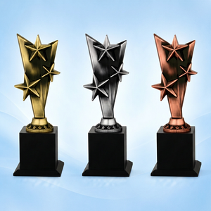 Trophée portable Star avec gravure estampée, construction métallique durable et base noire pour les récompenses sportives - Product Image 1