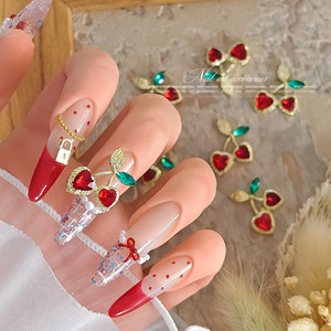 Nueva cereza roja en forma de corazón con diseño de diamante verde Proveedores de amuletos de uñas de aleación de cereza - Product Image 3