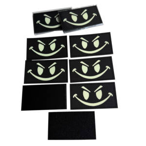All'ingrosso personalizzato per Velcro emblema Patch notte Morale riflettente con forma di fiore alfabeto cuore realizzato in tessuto in saia - Product Image 2