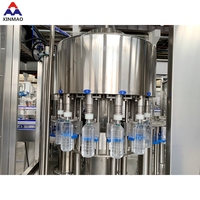 Machine de remplissage d'eau commerciale automatisée 4000 BPH pour bouteilles PET de 2 L