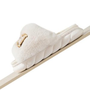 Nuevas pantuflas cálidas de lino con hebilla decorativa de piel de conejo para mujer, zapatos antideslizantes y a prueba de olores para el hogar de felpa para todas las estaciones Ins - Product Image 5