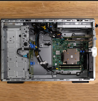 Serveur tour T360 économique avec processeur Xeon unique pour le stockage de données des PME et des bureaux