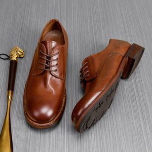 Elegantes Zapatos Casuales de Cuero Hechos a Mano para Hombre, Color Marrón Clásico, Combinación Formal con Detalles Negros, Apariencia Casual - Product Image 3