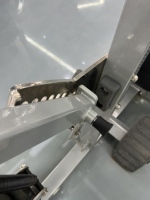Máquina de remo sentado comercial con carga de placas, equipo de fitness de alta resistencia para entrenamiento de músculos de espalda, ideal para proyectos de gimnasios y clubes.