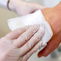 Lingettes nettoyantes jetables super douces et absorbantes en non-tissé pour patients