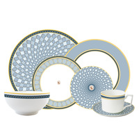 Service de table en céramique de luxe, assiettes rondes gravées avec un motif végétal, tasses à café et soucoupes pour les mariages et l'usage domestique
