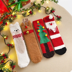 Chaussettes de Noël pour femmes Chaussettes de sol antidérapantes chaudes en peluche d'hiver avec ensemble de boîte-cadeau à motif de renne mignon - Product Image 4