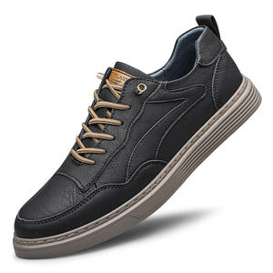 Zapatillas bajas informales de hombre para otoño-verano, con puntera, de dos capas de cuero vacuno, transpirables, de color liso, perforadas, blancas. - Product Image 1
