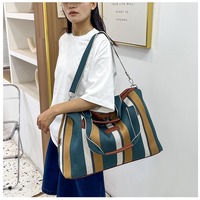 Vente en gros de sac de voyage courte distance rayé à la mode sac fourre-tout en toile épaisse de style japonais unisexe avec fermeture éclair imperméable grand
