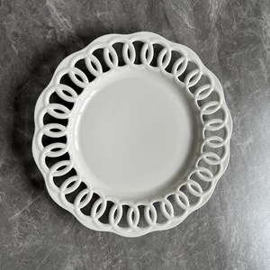 <span class=keywords><strong>Assiette</strong></span> <span class=keywords><strong>creuse</strong></span> en céramique à relief moderne vente directe d'usine pour la maison Restaurant fête vaisselle occidentale affichage gâteau aux fruits - Product Image 6