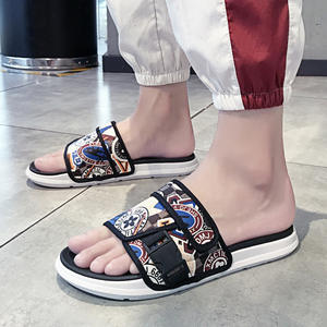 2022 outdoor fashion <span class=keywords><strong>calzature</strong></span> sandalo da uomo, pantofole da uomo con stampa a sublimazione nera regolabile <span class=keywords><strong>per</strong></span> sport da <span class=keywords><strong>spiaggia</strong></span> estivi - Product Image 3