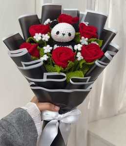 Ramo de Flores de Ganchillo Hecho a Mano de Primera Calidad, Rosas de Hilo Suave, Flores Artificiales Perfectas para Decoración de Centros de Mesa, Manualidades con Tela - Product Image 4