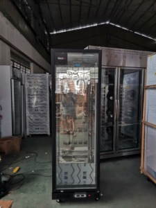 Vitrina Refrigerada Comercial Nuelead NE-323 con Aire Caliente Antivaho, Drenaje Automático y Puerta de Vidrio de Acero Inoxidable para la Maduración en Seco de Carne de Res - Product Image 6