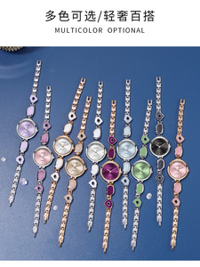 Reloj de Pulsera Plateado para Mujer, Elegante Reloj de Cuarzo con Esfera Sunburst y Brazalete de Eslabones Blancos Únicos - Product Image 4