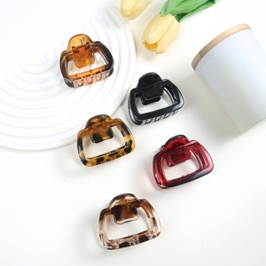 Pince <span class=keywords><strong>à</strong></span> Cheveux Carrée Tendance en Gros 5,5 cm Légère et Portable pour Fixation Quotidienne des Cheveux Accessoires de <span class=keywords><strong>Coiffure</strong></span> pour Femmes - Product Image 4