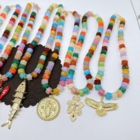 Collier d'été coloré en perles de résine avec breloques cœur, homard, poisson et tortue plaqué or