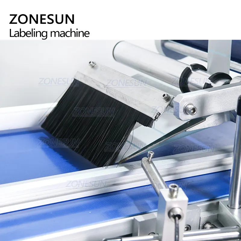 Zonesun Platte Plastic Zak Boek Card Platte Oppervlak Fles Pouch Automatische Etikettering Steken Machine Voor Cosmetica