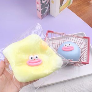 Juguete de apretar con forma de boca de salchicha de ojos grandes, colorido, lindo, de dibujos animados, divertido, en forma de bollo/dumpling, bola de rebote lento, juguete de descompresión divertido - Product Image 3